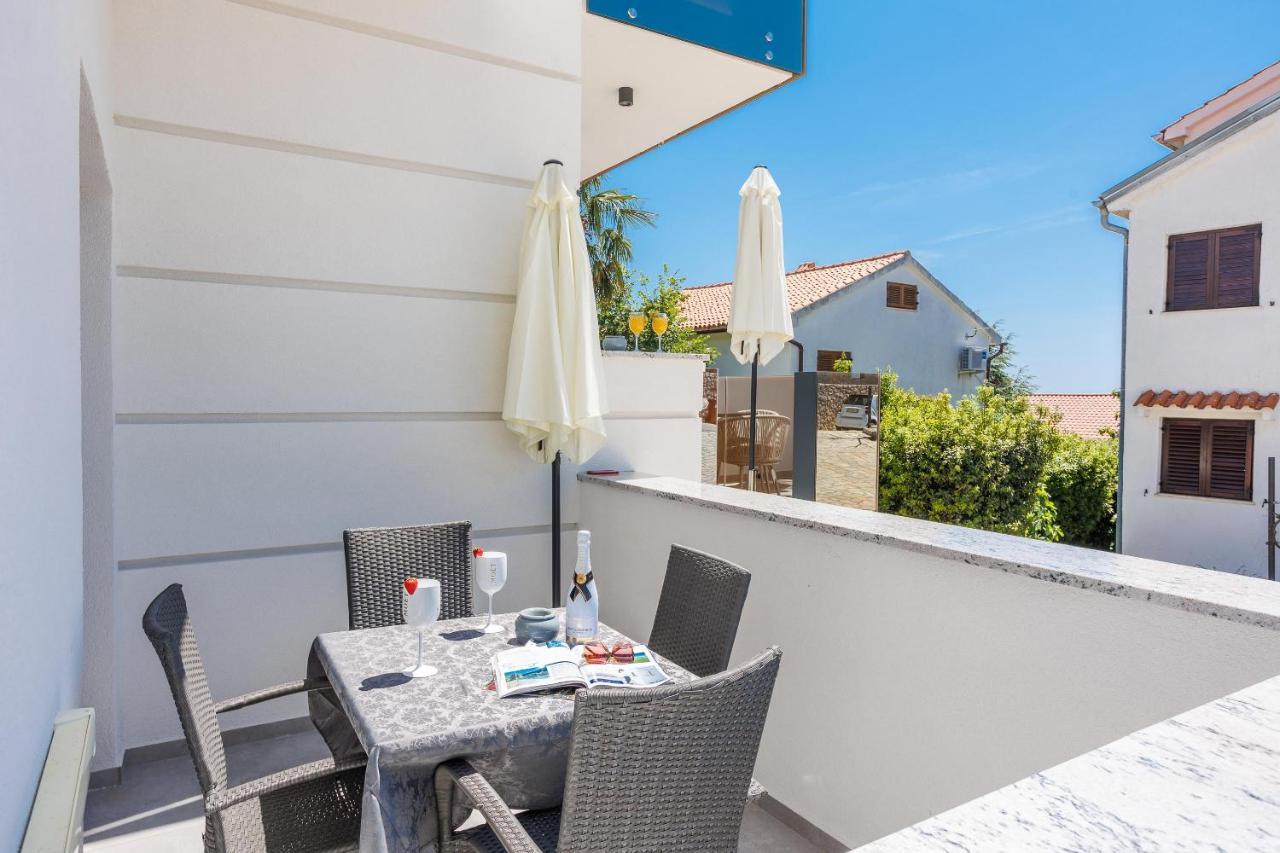 Apartments&Rooms Dario Krk Krk Town Exterior foto